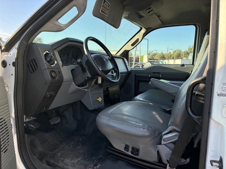 2013-ford-f650-xlt-image-15