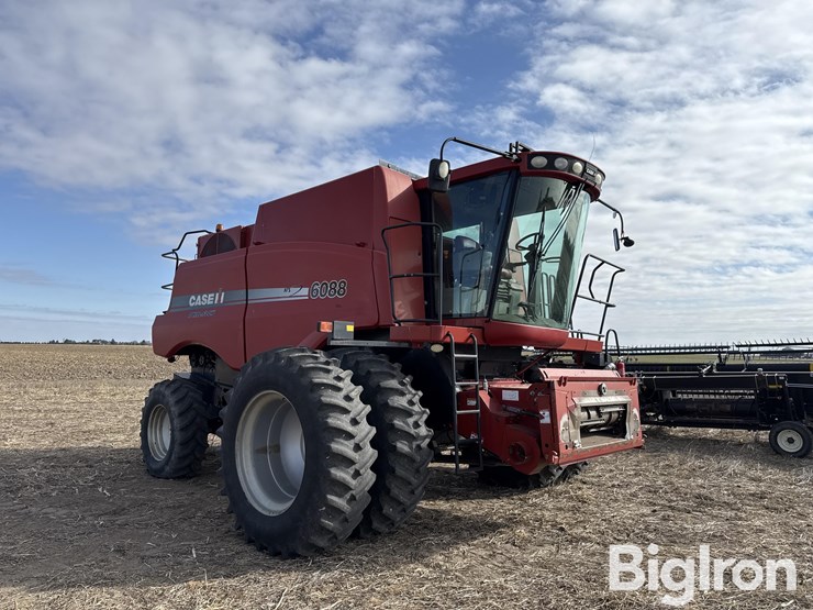 2011-case-ih-6088-image-3
