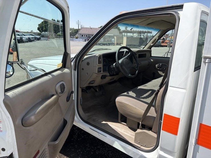 2002-chevrolet-3500hd-image-12