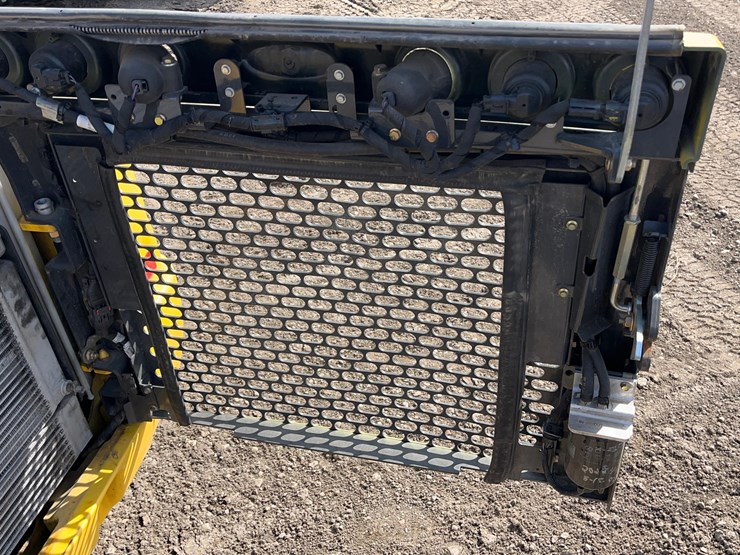 new-holland-l320-image-43