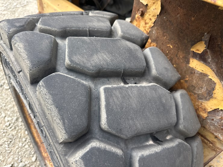 new-holland-lx885-image-39