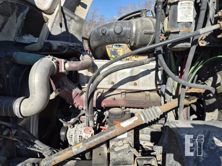 2012-mack-pinnacle-cxu613-image-21