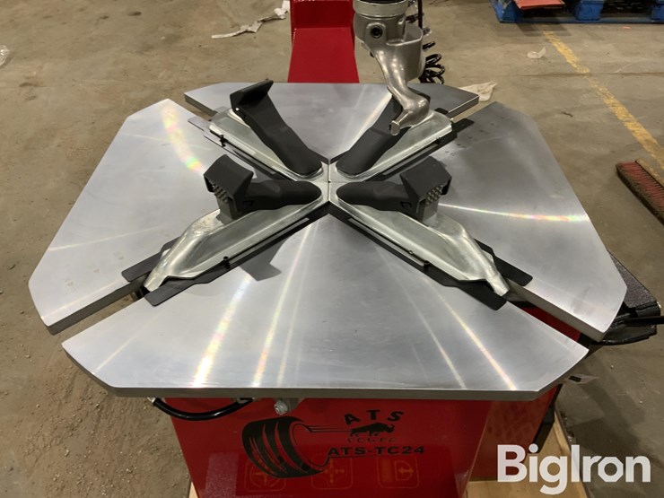 2025-massey-ferguson-730-image-12