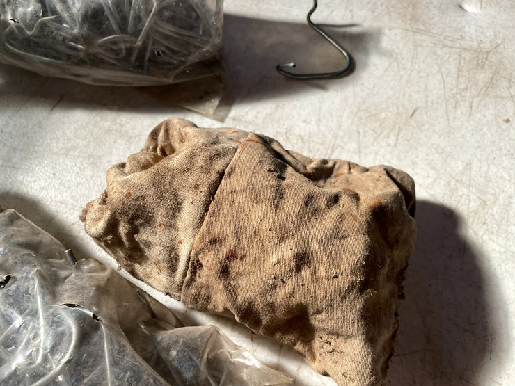 #2508-•-fencing-clips-image-4