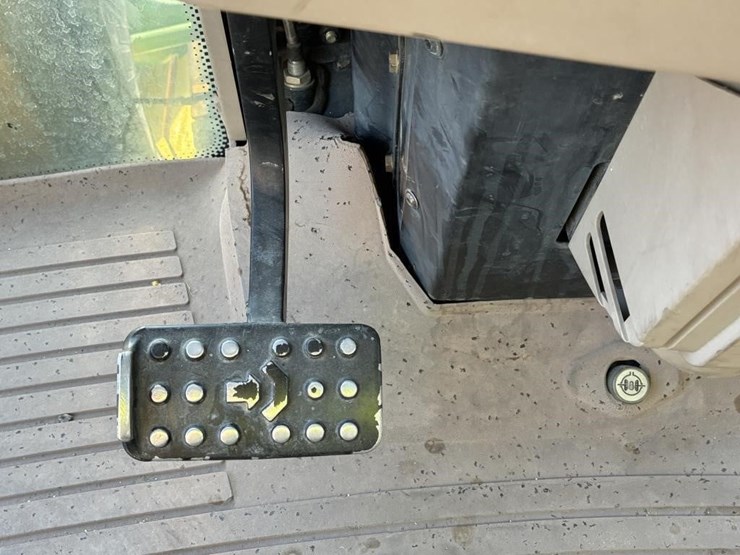 2004-john-deere-6420-image-24