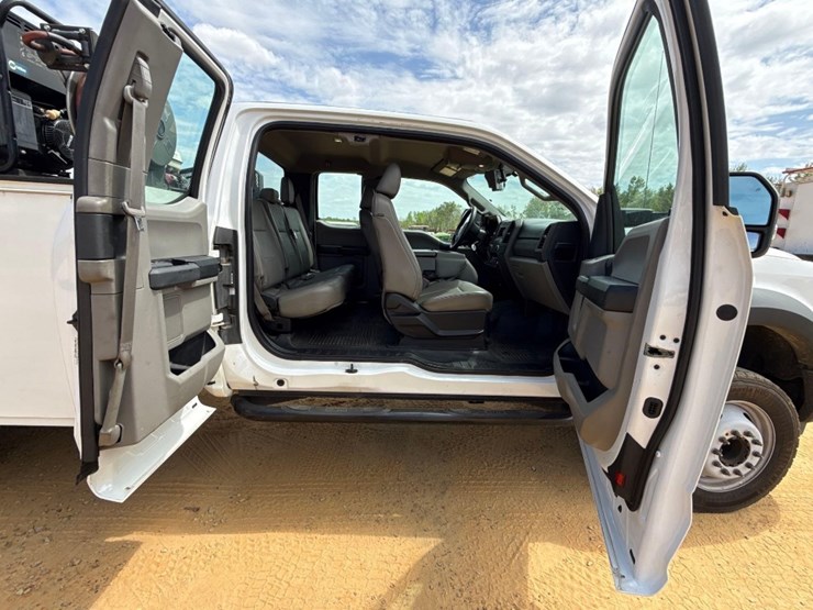 2017-ford-f450-xl-image-14