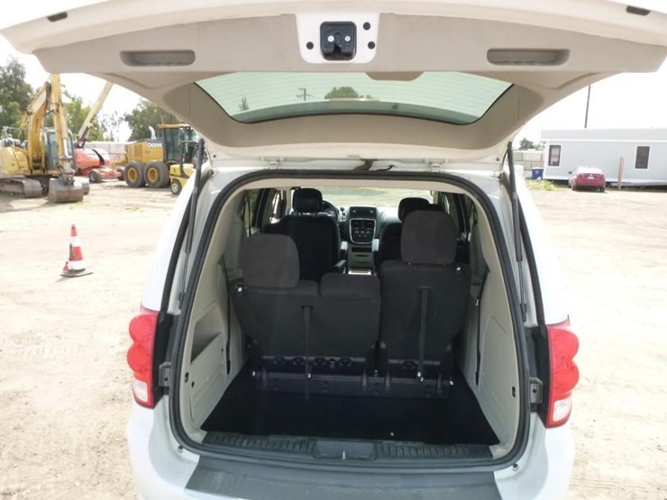 2014-dodge-grand-caravan-image-28