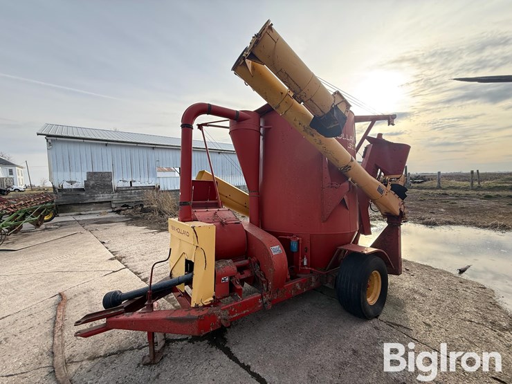 new-holland-358-image-1