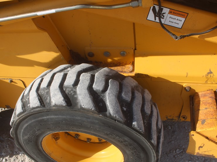 john-deere-325-image-55