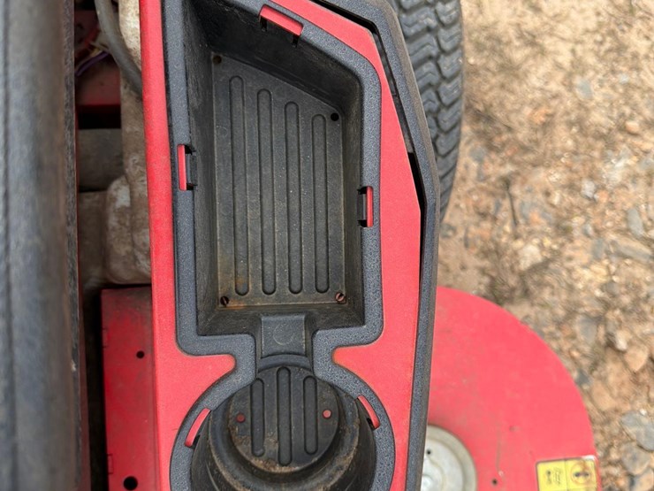 gravely-gtx-52-zero-turn-mower-image-12