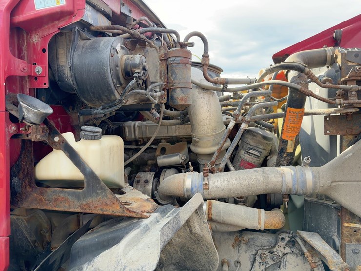 2008-sterling-lt9500-image-11