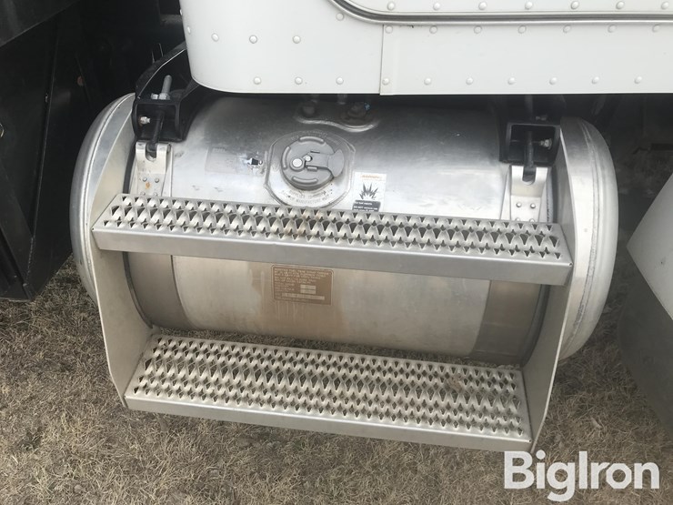 2010-peterbilt-337-image-18