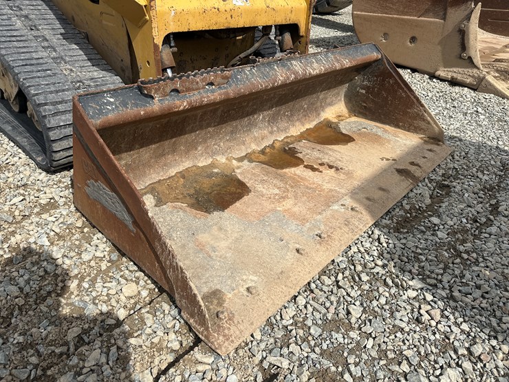 2017-caterpillar-239d-image-29