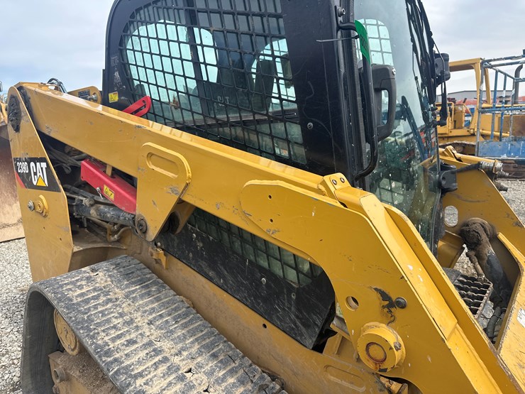 2019-caterpillar-239d-image-13