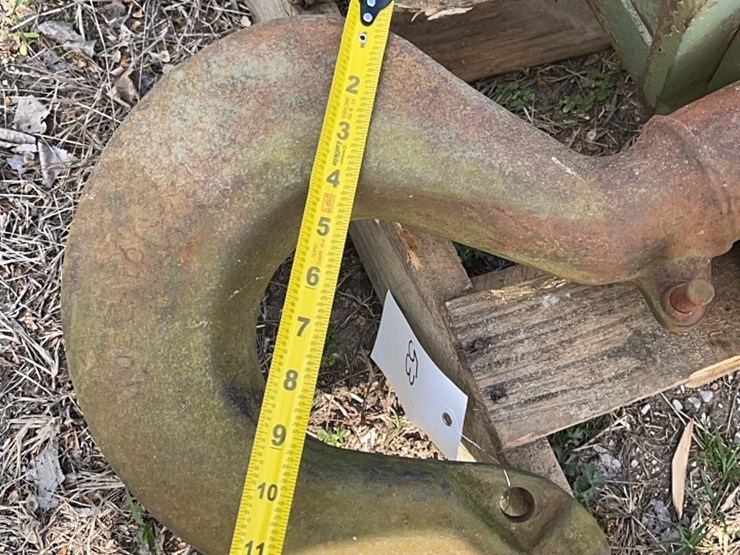 large-hook-and-pulley-image-2