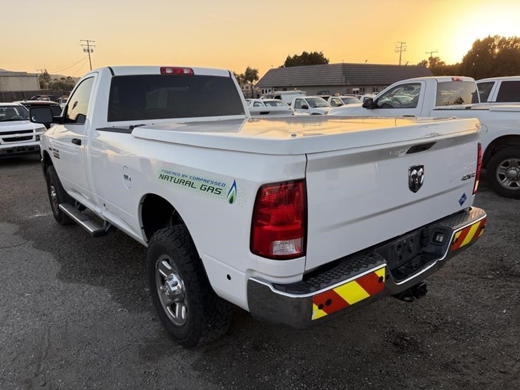 2016-dodge-2500-image-2