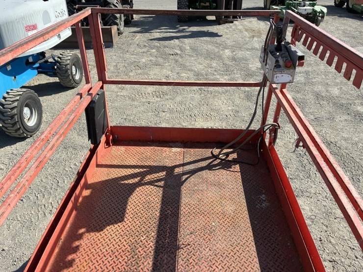 2018-skyjack-sj6826rt-image-18