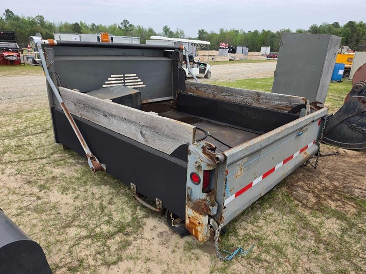 --reading-9'-steel-dump-body-image-2