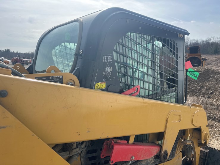 2017-caterpillar-239d-image-11