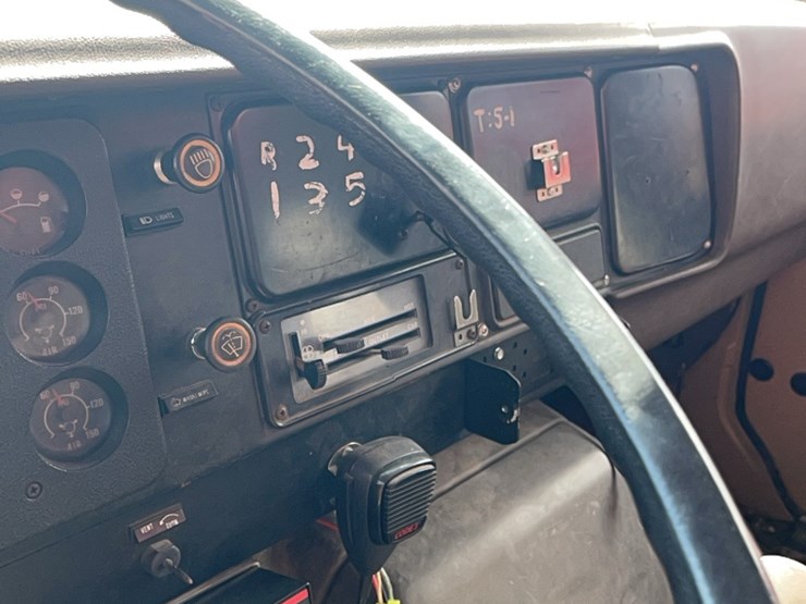 international-dt466-image-17