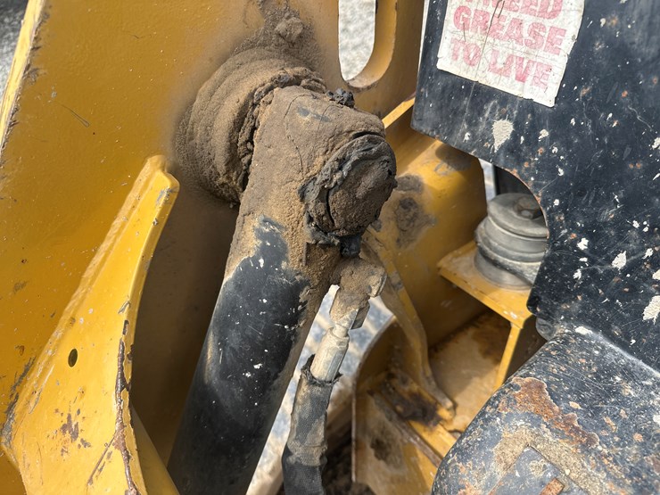 2019-caterpillar-239d-image-22