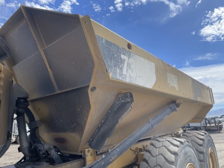 caterpillar-730-image-19