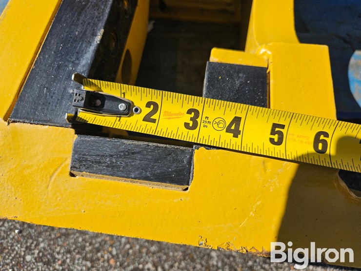 2025-massey-ferguson-730-image-19