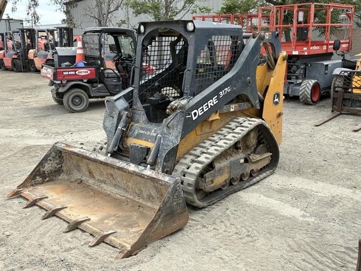 2018-deere-317g-image-1