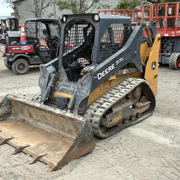 2018 DEERE 317G
