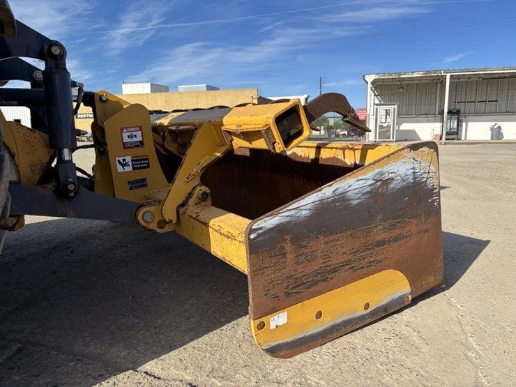 2018-deere-210lep-image-18