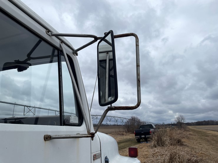 #113-•-1982-international-1754-single-axle-grain-truck-(has-wi-title)-image-26