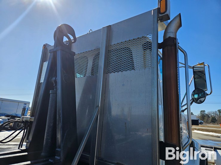 2009-sterling-l9500-image-12