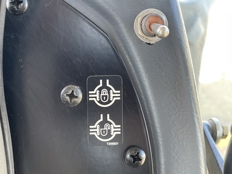 2012-deere-872g-image-42