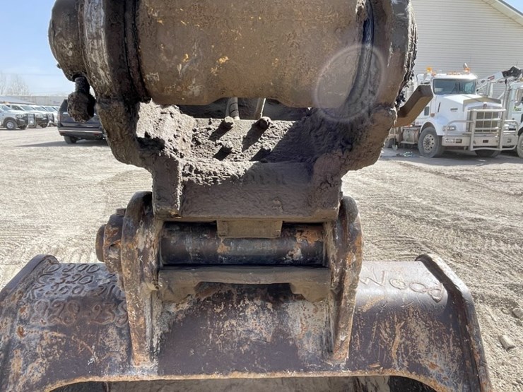 2013-komatsu-pc210-lc-10-image-20