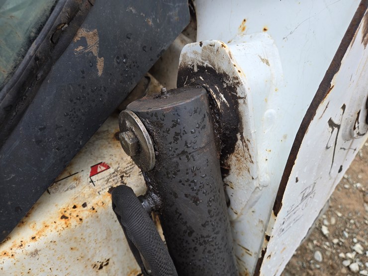 2017-bobcat-s570-image-14