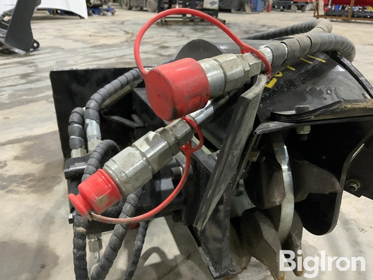 2025-massey-ferguson-730-image-13