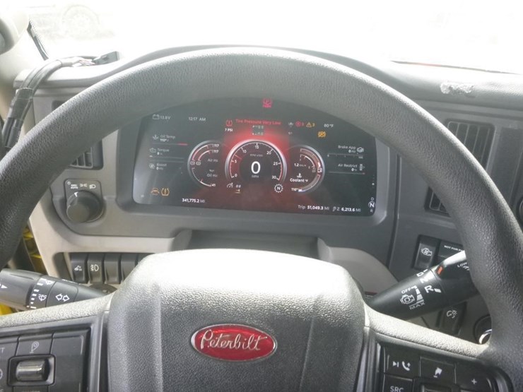 2024-peterbilt-579-image-19