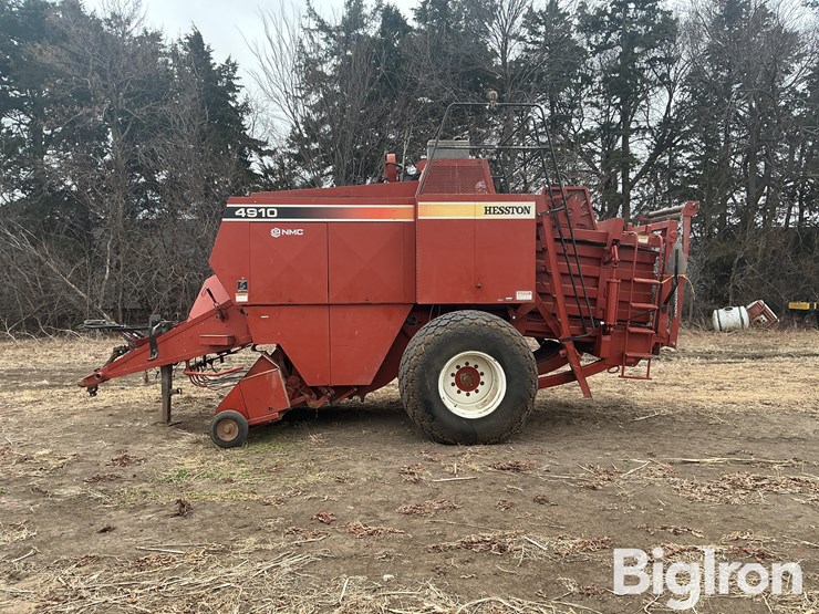 hesston-4910-image-8