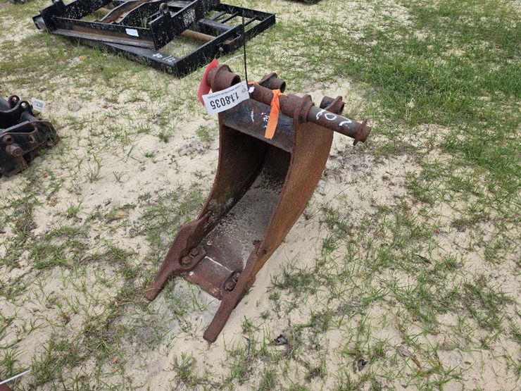 107---used-12"-jcb-bucket-image-1