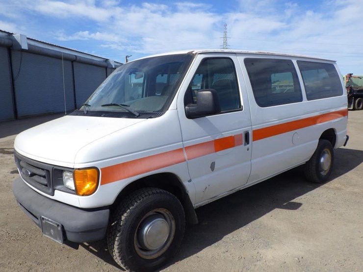 2004-ford-cargo-image-1