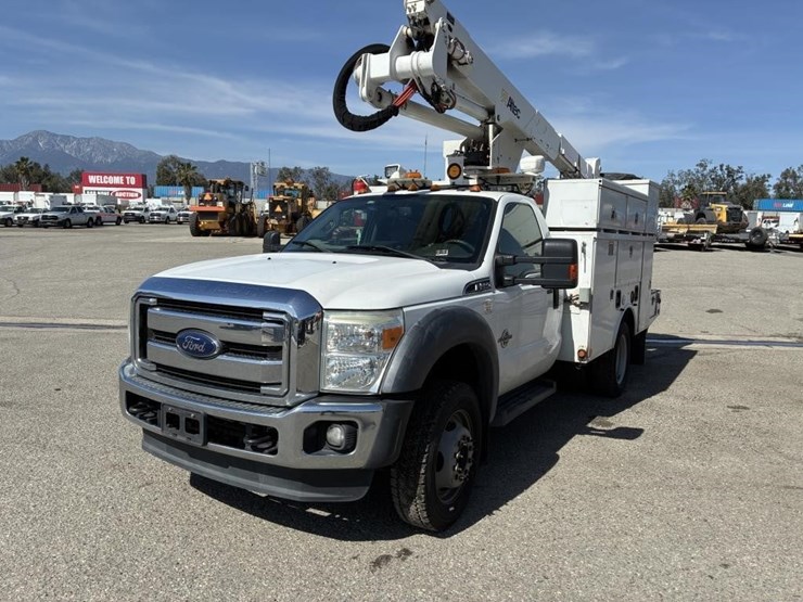 2015-ford-f550-xlt-image-1