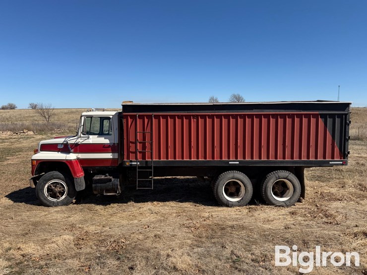 1977-ford-ln900-image-8