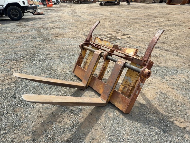 48"-wheel-loader-forks-image-1