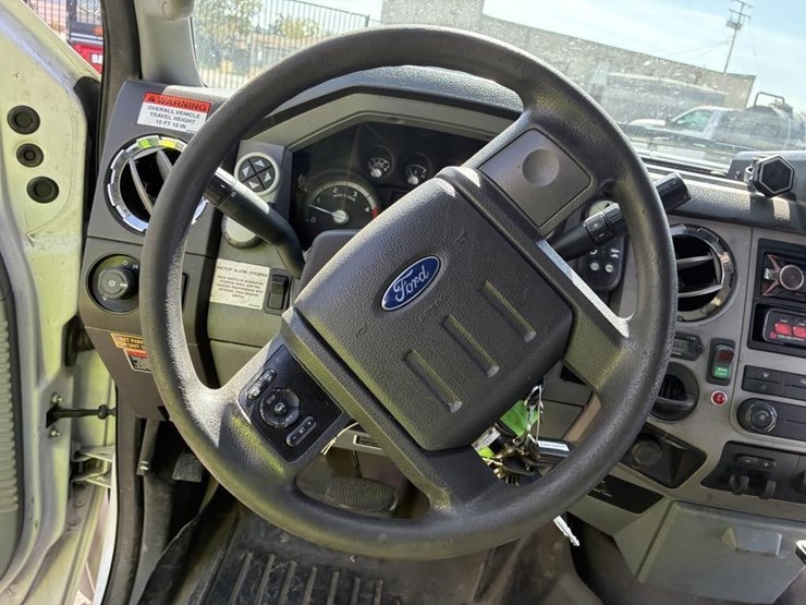 2015-ford-f550-xlt-image-23