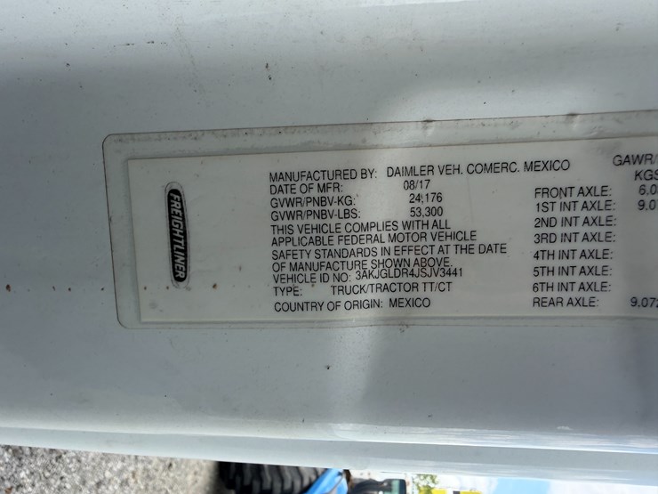 2018-freightliner-122sd-image-95