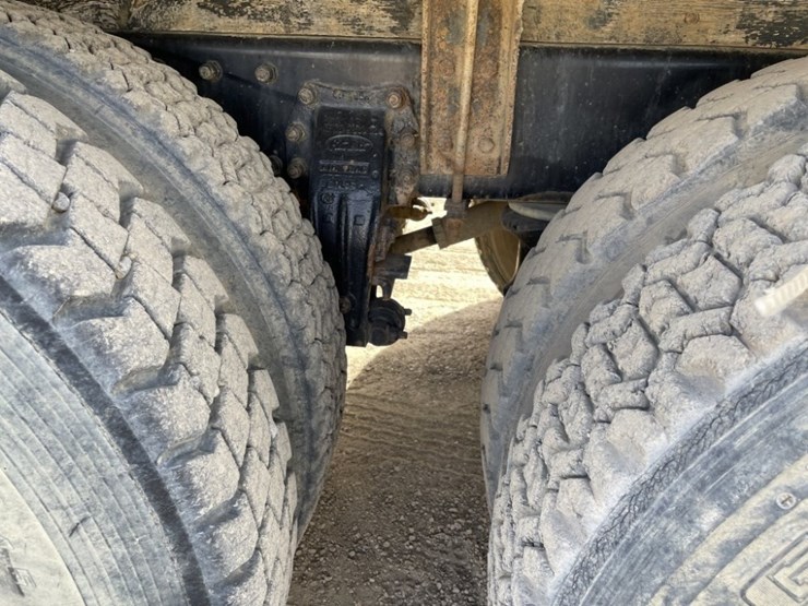 1997-peterbilt-320-image-13