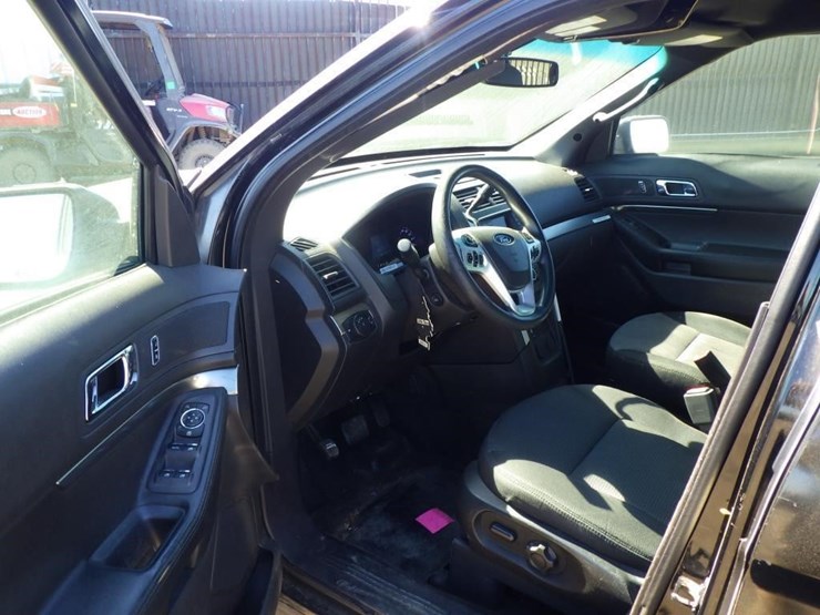 2015-ford-explorer-image-5