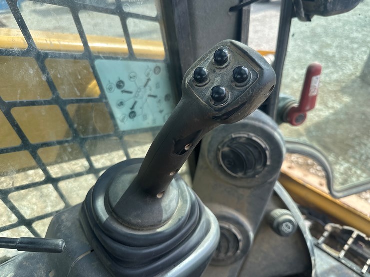 2019-caterpillar-239d-image-33