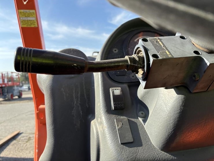 2015-jlg-g5-18a-image-13