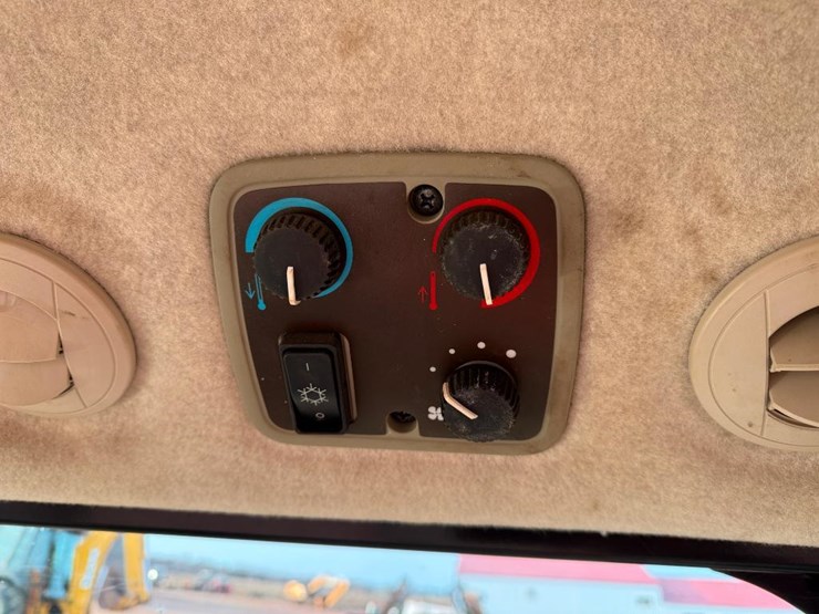 john-deere-3033r-image-46